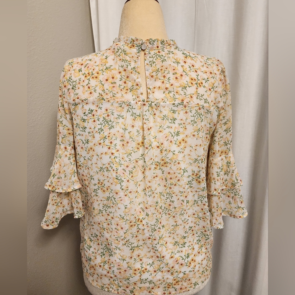 Floral Ruffle Sleeve Blouse - Picture 6 of 13